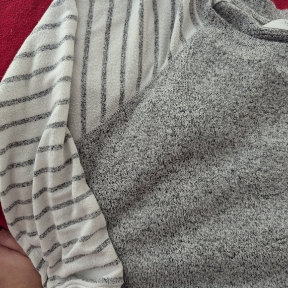 Market and spruce sweater - Picture 3 of 3